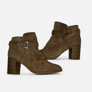 Universal Thread Women's Tan and Brown Boots